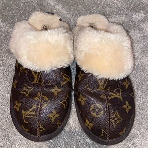 Size 8 Women’s Lv Ugg